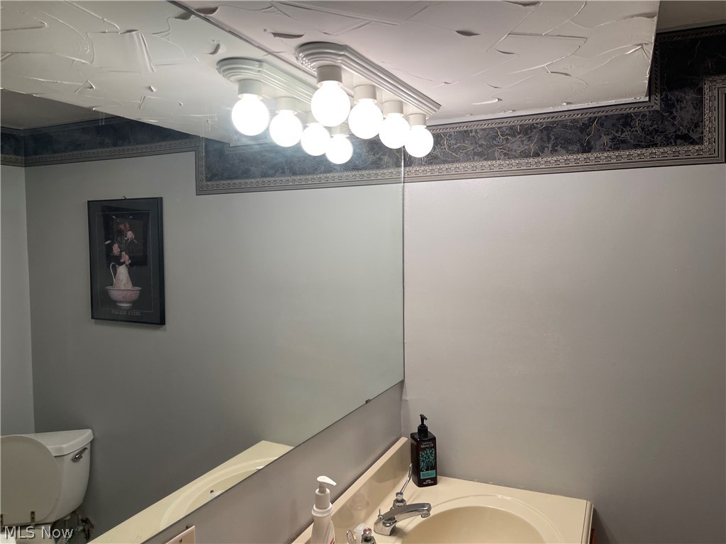 13705 Claiborne Road Cleveland, OH 44112 - Photo 6 of 9