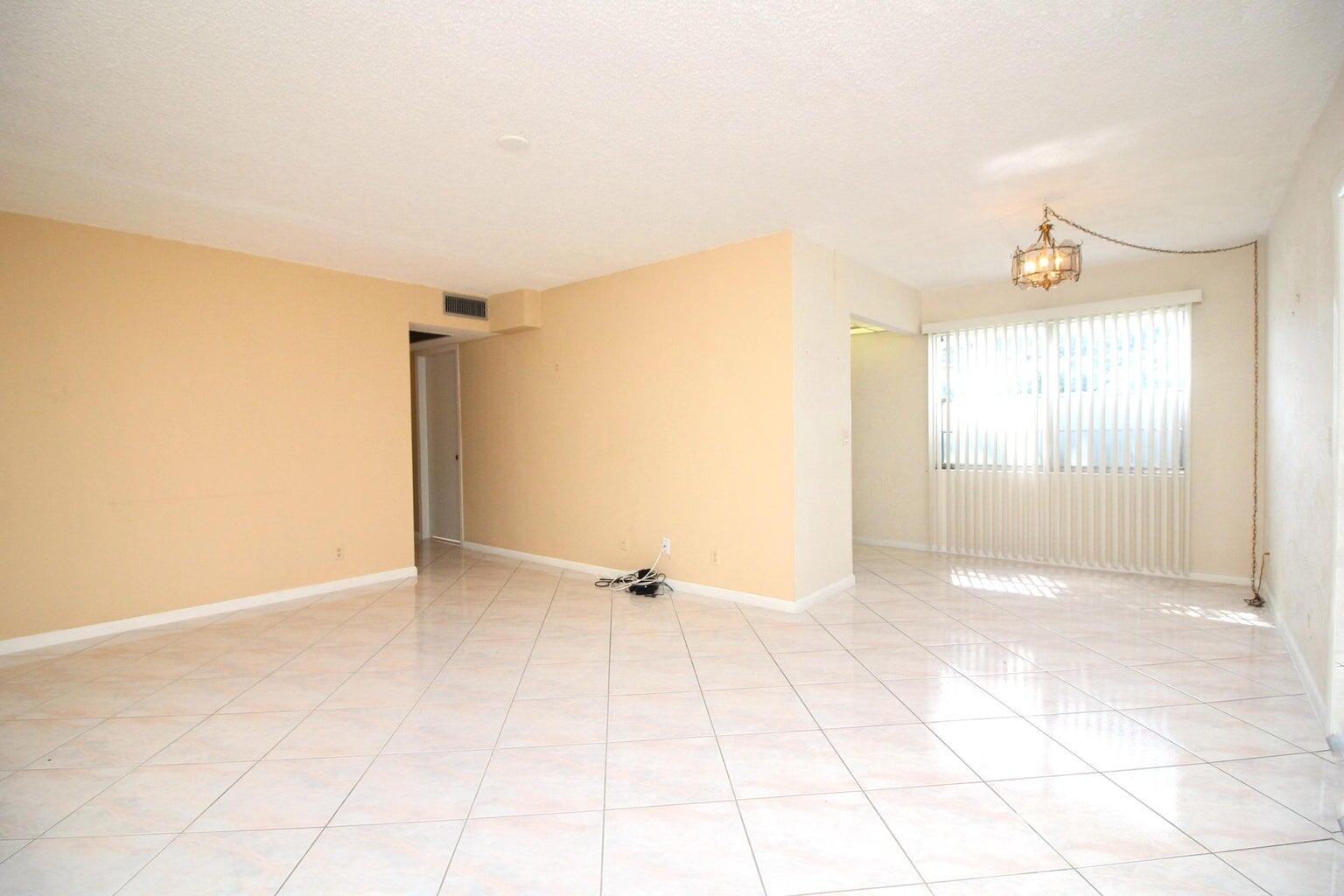 434 Fanshaw K Boca Raton, FL 33434 - Photo 3 of 20 20200305160910084161000000-o