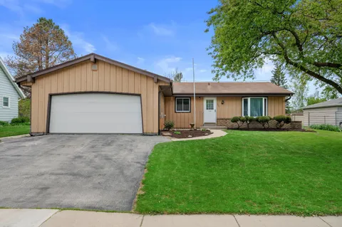 $300,000 | 1507 Mohawk Lane, Waukesha, WI 53186
