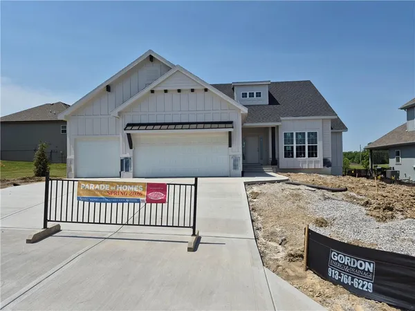$636,900 | 4490 Aspen Drive, Basehor, KS 66007