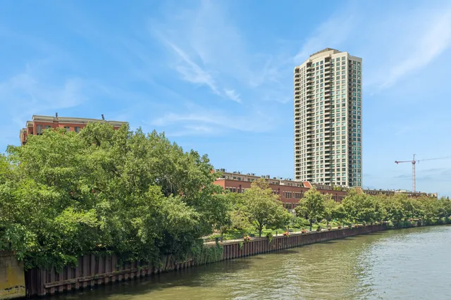 $360,000 | 501 North Clinton Street, Unit 1707, Chicago, IL 60654