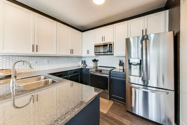 $360,000 | 501 North Clinton Street, Unit 1707, Chicago, IL 60654