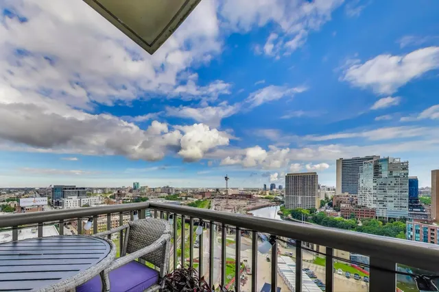 $360,000 | 501 North Clinton Street, Unit 1707, Chicago, IL 60654