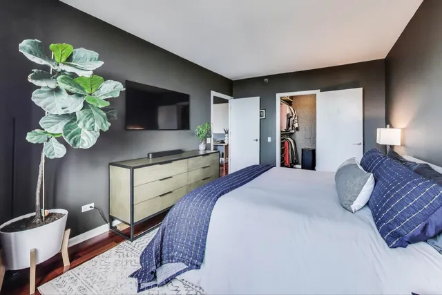 $360,000 | 501 North Clinton Street, Unit 1707, Chicago, IL 60654