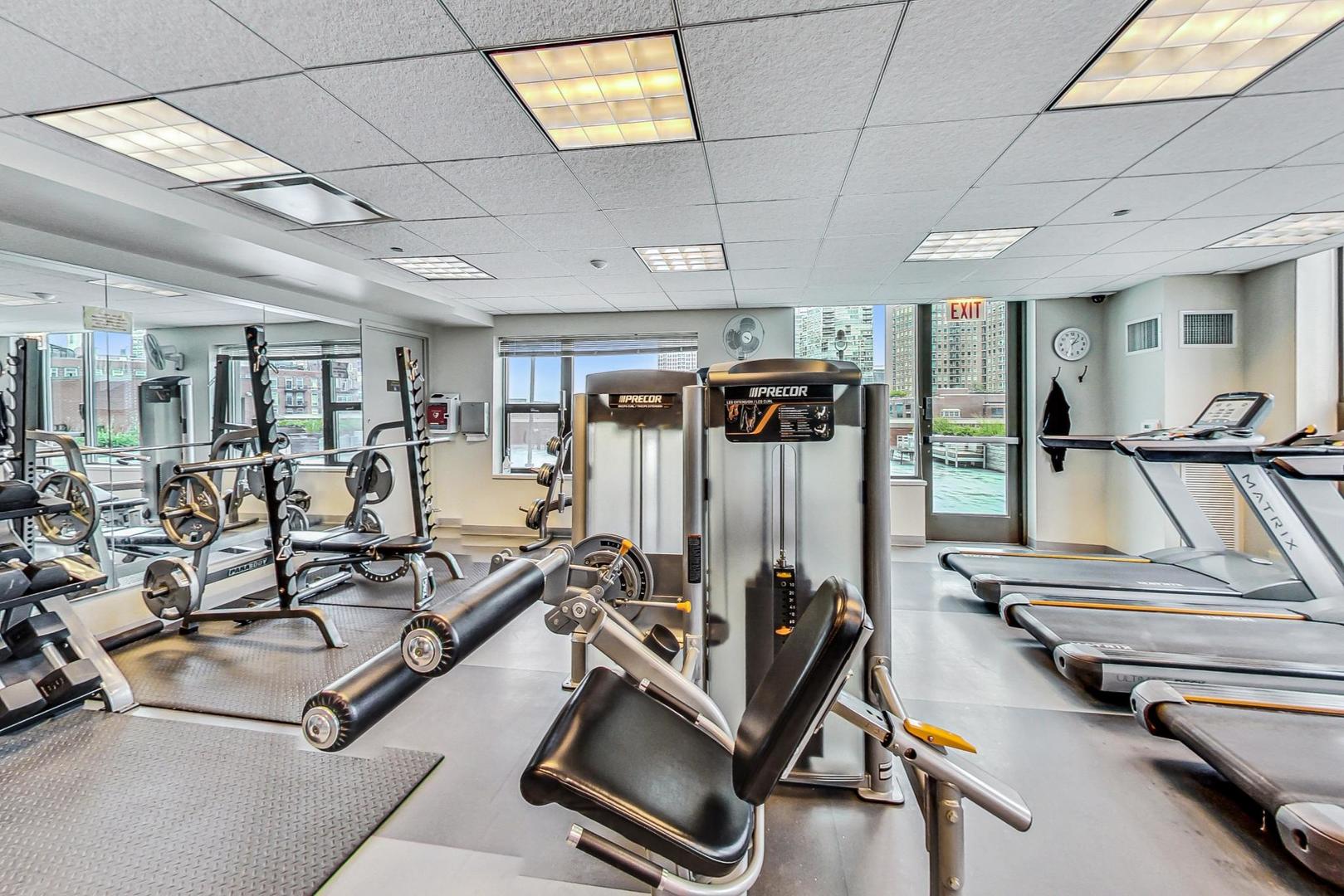 501 North Clinton Street, Unit 1707 Chicago, IL 60654 - Photo 28 of 43 a view of a room with gym equipment