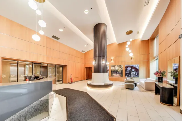 $360,000 | 501 North Clinton Street, Unit 1707, Chicago, IL 60654