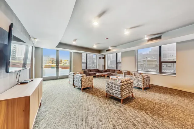 $360,000 | 501 North Clinton Street, Unit 1707, Chicago, IL 60654