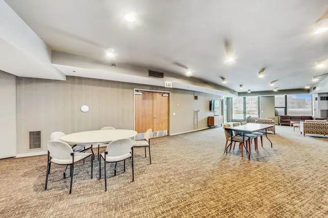 $360,000 | 501 North Clinton Street, Unit 1707, Chicago, IL 60654