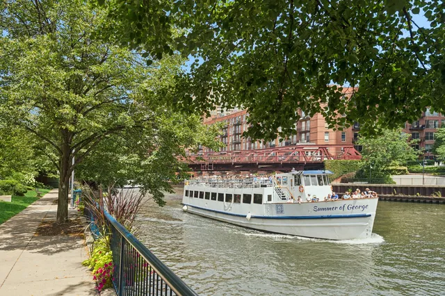 $360,000 | 501 North Clinton Street, Unit 1707, Chicago, IL 60654