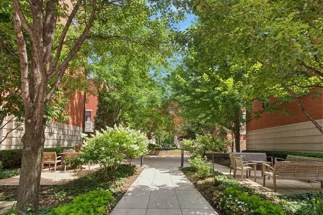 $360,000 | 501 North Clinton Street, Unit 1707, Chicago, IL 60654