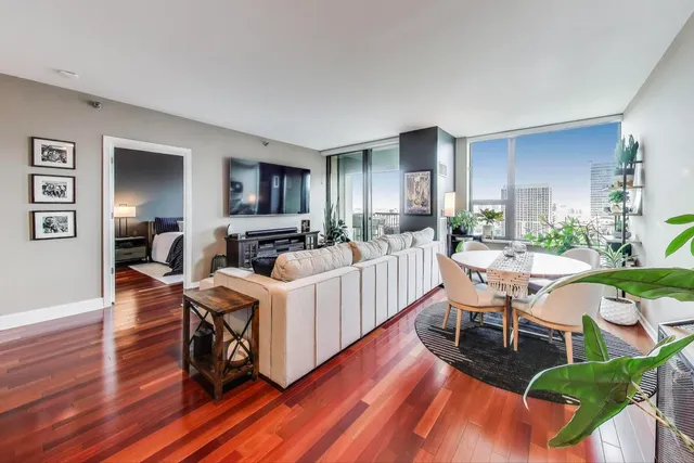 $360,000 | 501 North Clinton Street, Unit 1707, Chicago, IL 60654