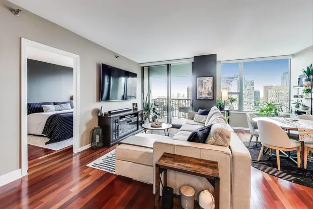 $360,000 | 501 North Clinton Street, Unit 1707, Chicago, IL 60654
