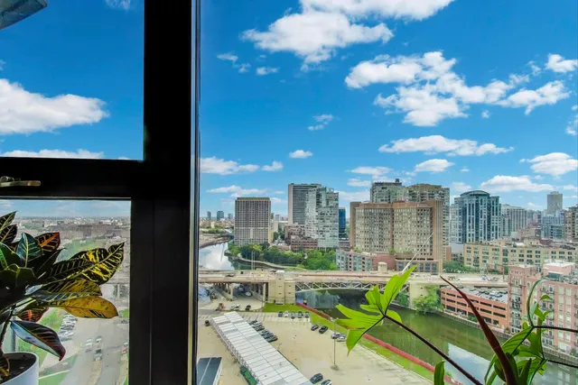 $360,000 | 501 North Clinton Street, Unit 1707, Chicago, IL 60654