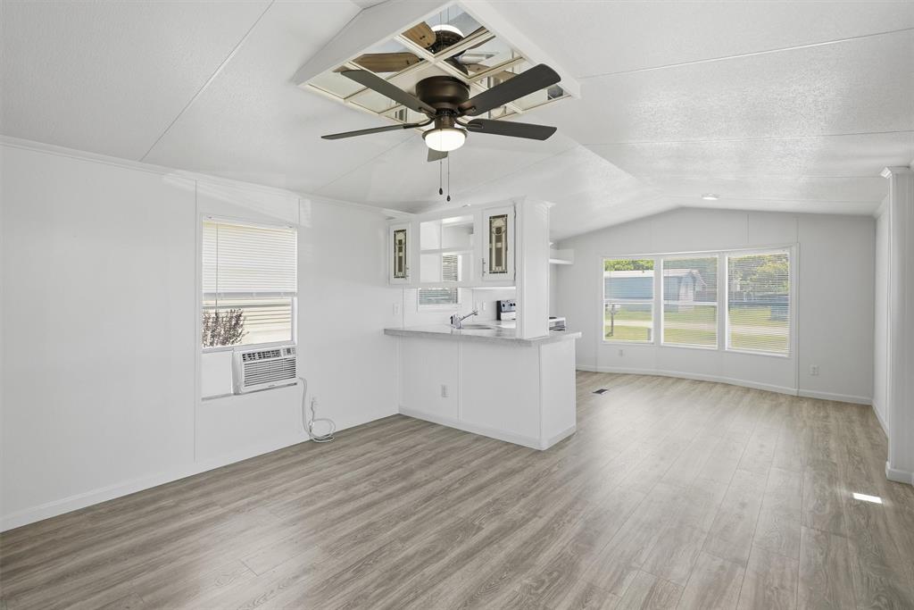 902 Flamingo Road Granbury, TX 76049 - Photo 2 of 27