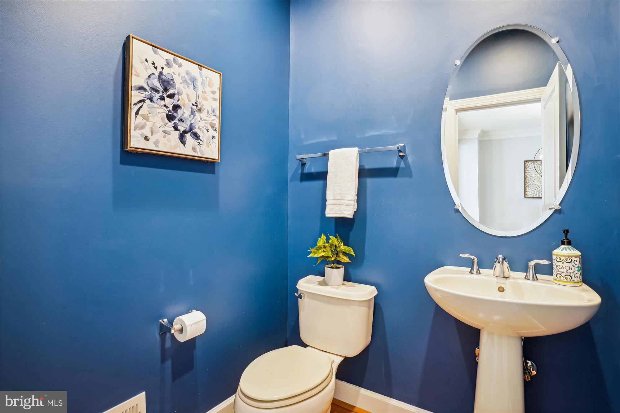 3306 Kemper Road Arlington, VA 22206 - Photo 16 of 50 Powder room with pedestal sink