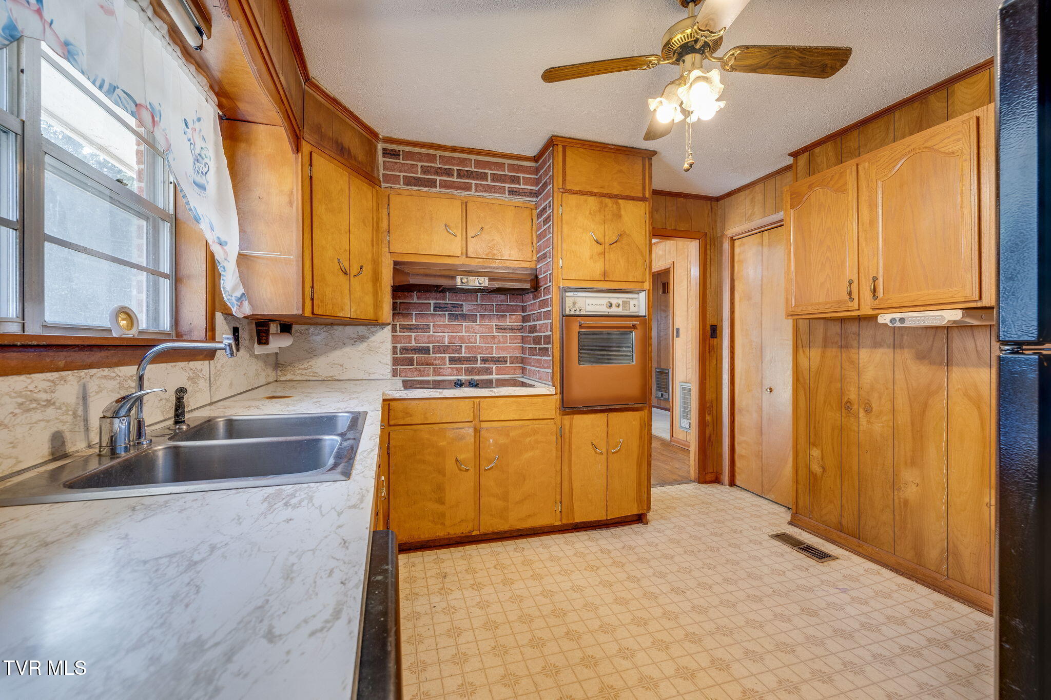 2915 Temple Hill Road Erwin, TN 37650 - Photo 12 of 36 012