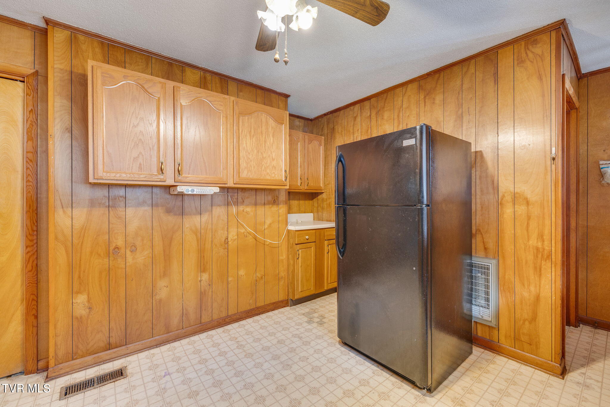 2915 Temple Hill Road Erwin, TN 37650 - Photo 13 of 36 013