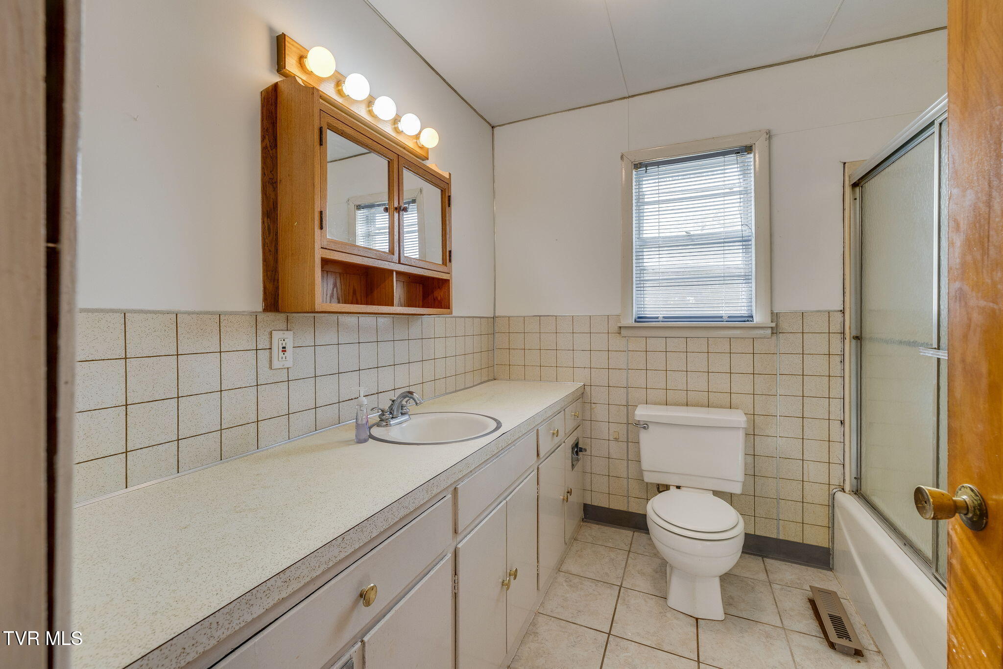 2915 Temple Hill Road Erwin, TN 37650 - Photo 20 of 36 020