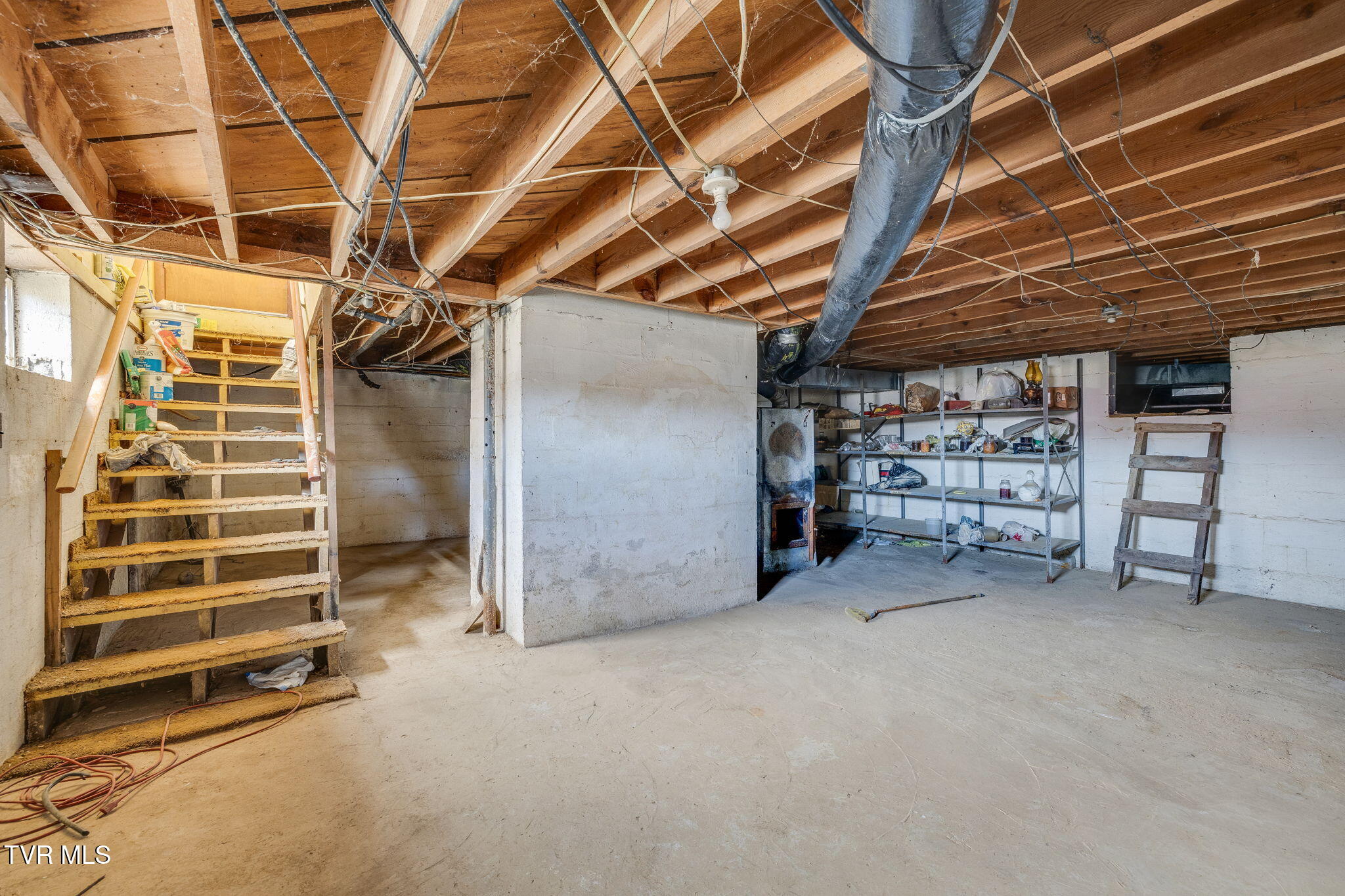 2915 Temple Hill Road Erwin, TN 37650 - Photo 23 of 36 023