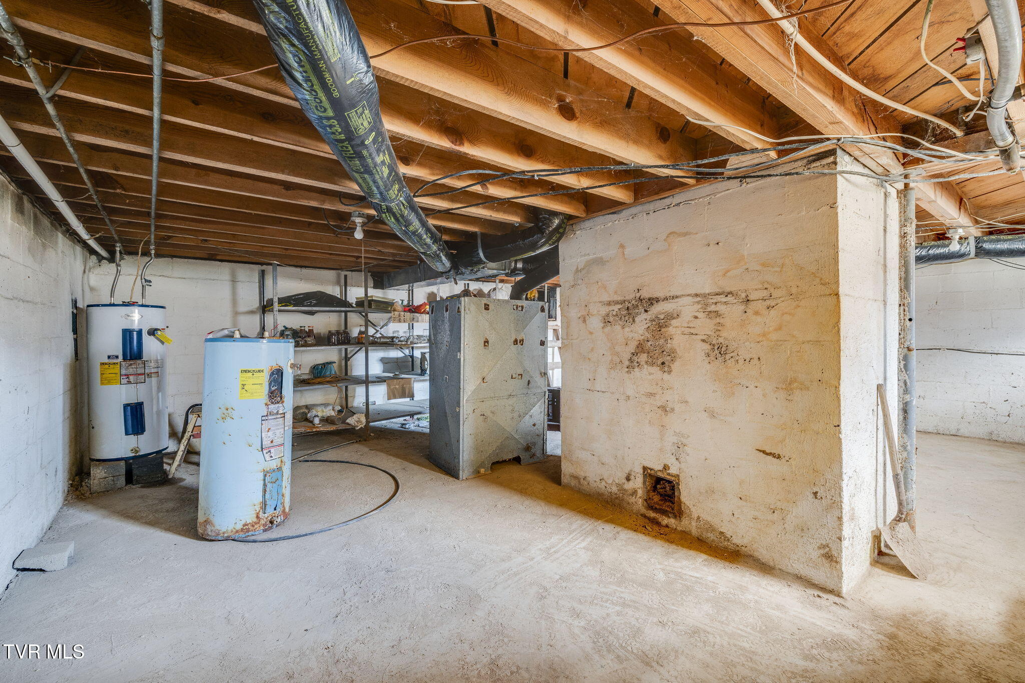 2915 Temple Hill Road Erwin, TN 37650 - Photo 24 of 36 024