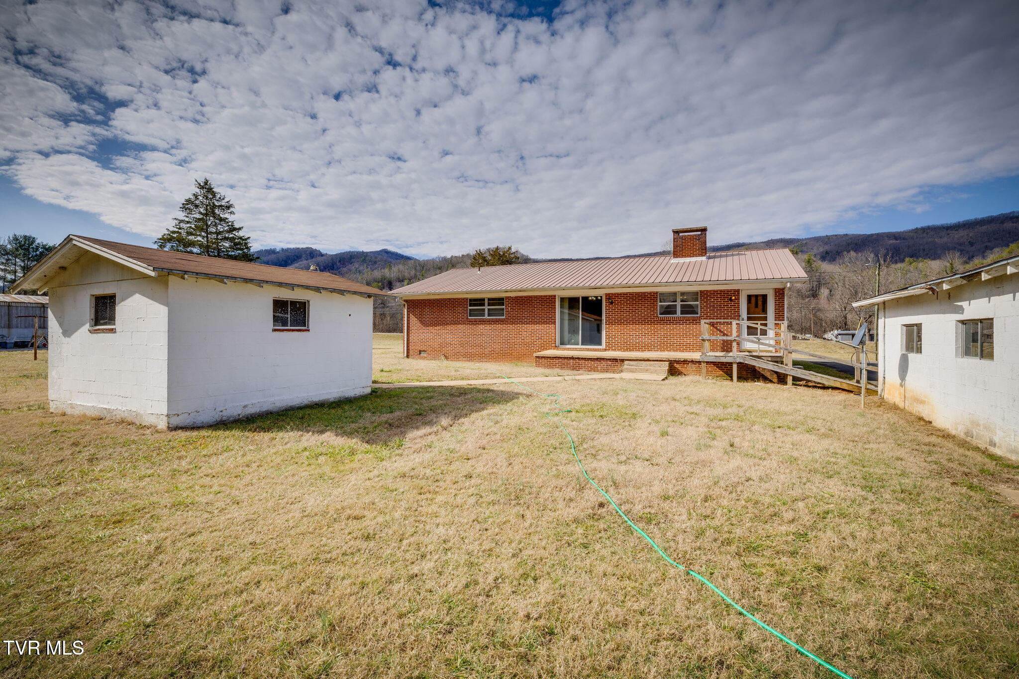 2915 Temple Hill Road Erwin, TN 37650 - Photo 27 of 36 027