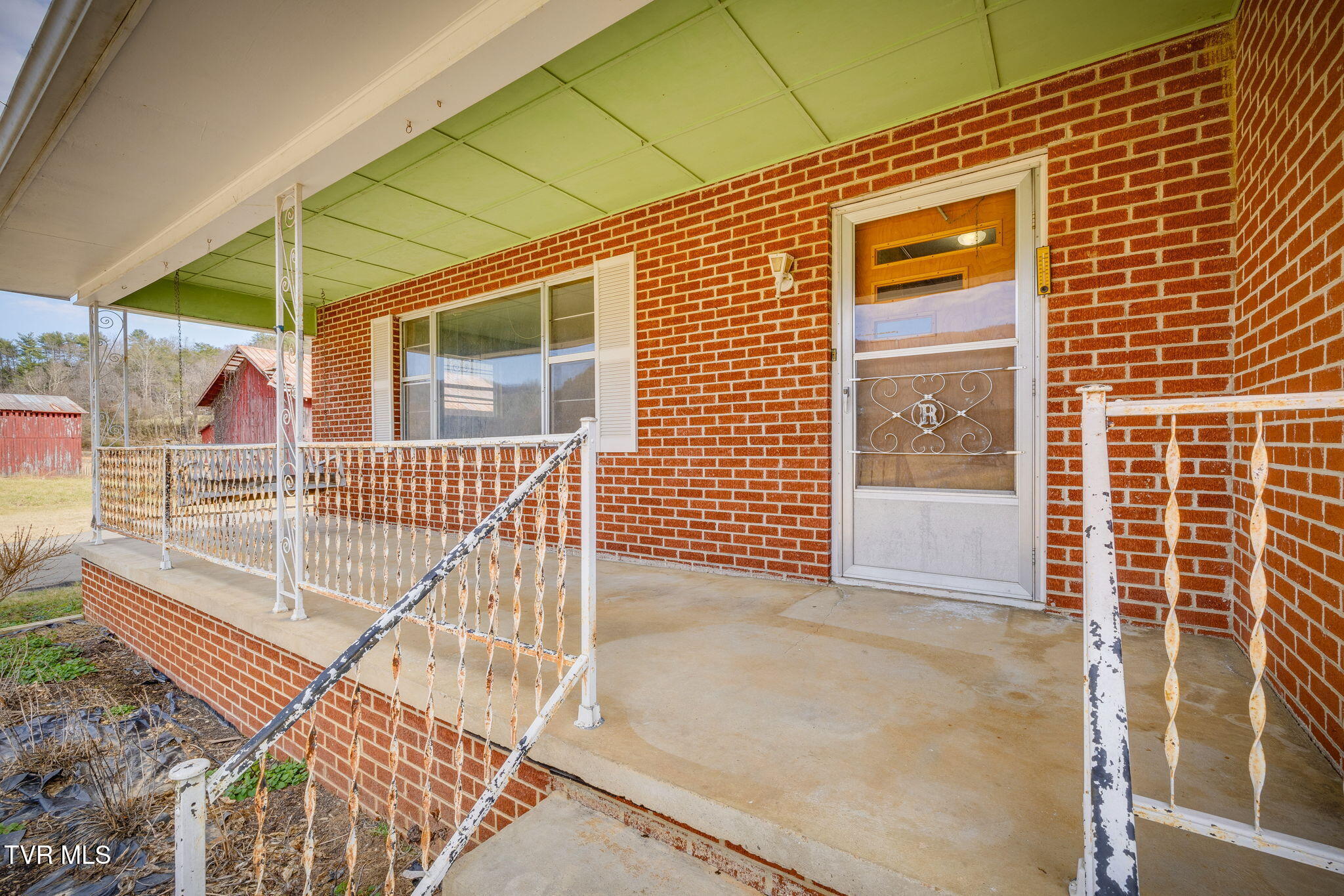 2915 Temple Hill Road Erwin, TN 37650 - Photo 4 of 36 004