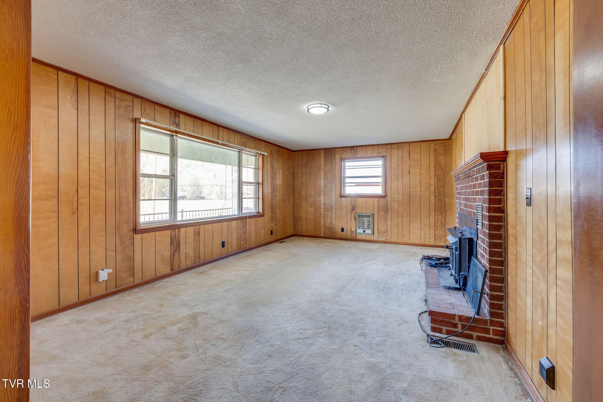 2915 Temple Hill Road Erwin, TN 37650 - Photo 6 of 36 006