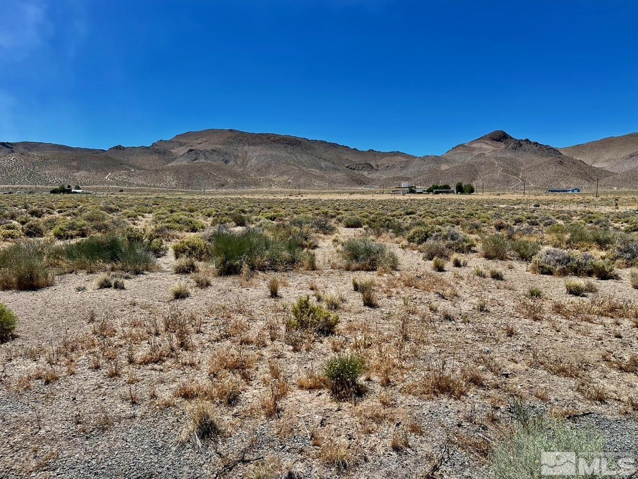 a view of a dry field