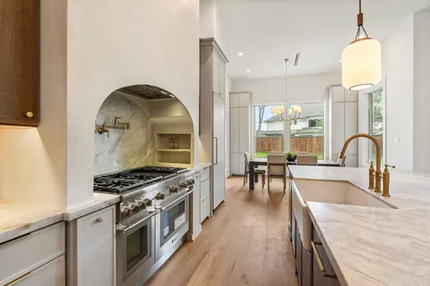 $2,050,000 | 1719 Candlelight Lane, Houston, TX 77018