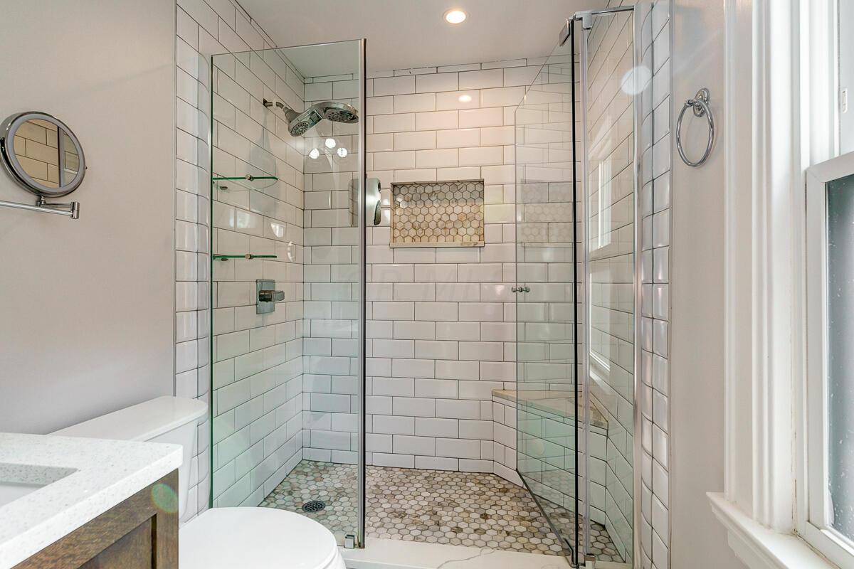 150 South Cassingham Road Columbus, OH 43209 - Photo 22 of 52 Owner Shower
