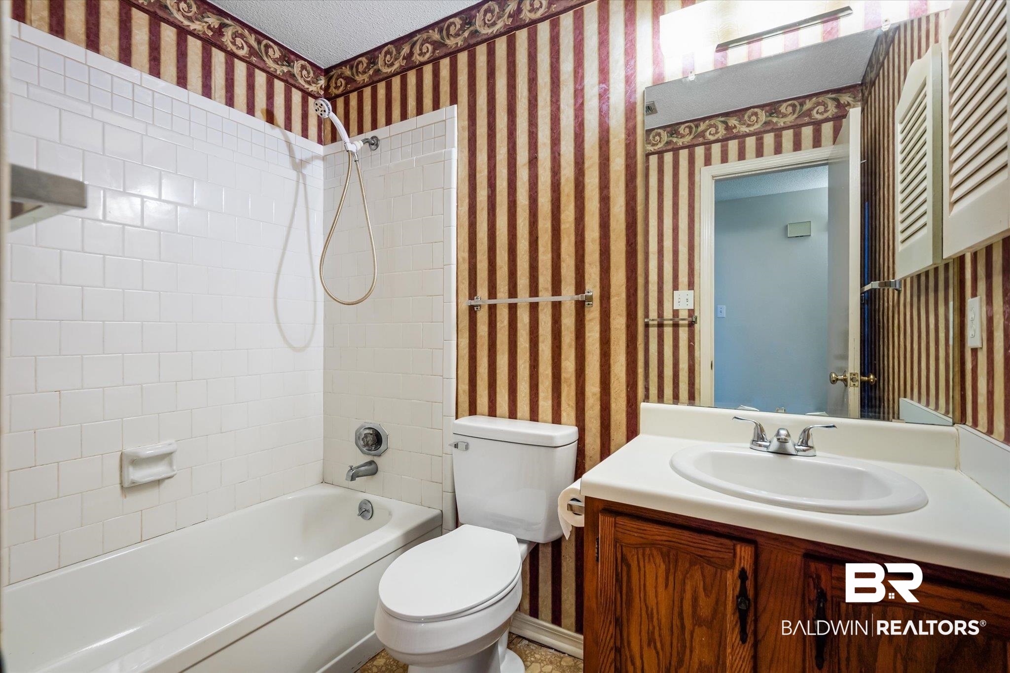6050 Grelot Road, Unit 205 Mobile, AL 36609 - Photo 19 of 21