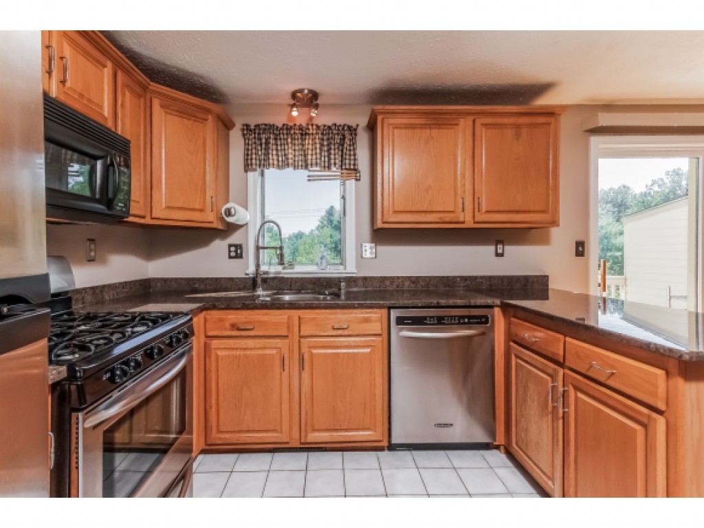 52 Preston Field Road, Unit 103 Nashua, NH 03064 - Photo 6 of 36 Gallery Image 6