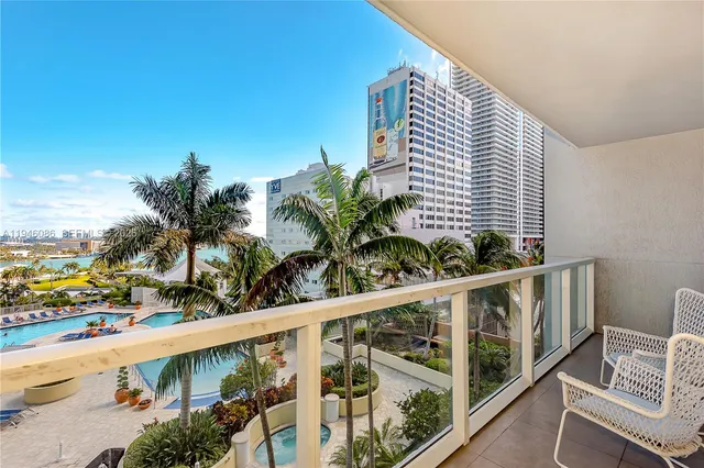 $3,000 | 253 Northeast 2nd Street, Unit 907, Miami, FL 33132
