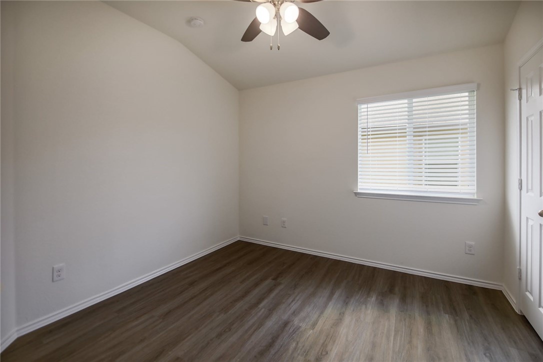 137 Langtry Lane Jarrell, TX 76537 - Photo 27 of 36