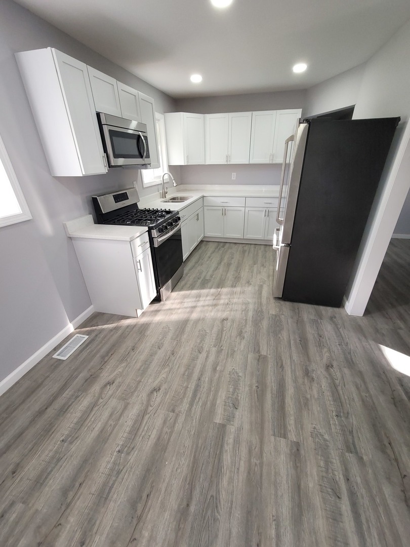 133 Kingston Road Bolingbrook, IL 60440 - Photo 5 of 19 a kitchen with granite countertop a refrigerator stove top oven and sink