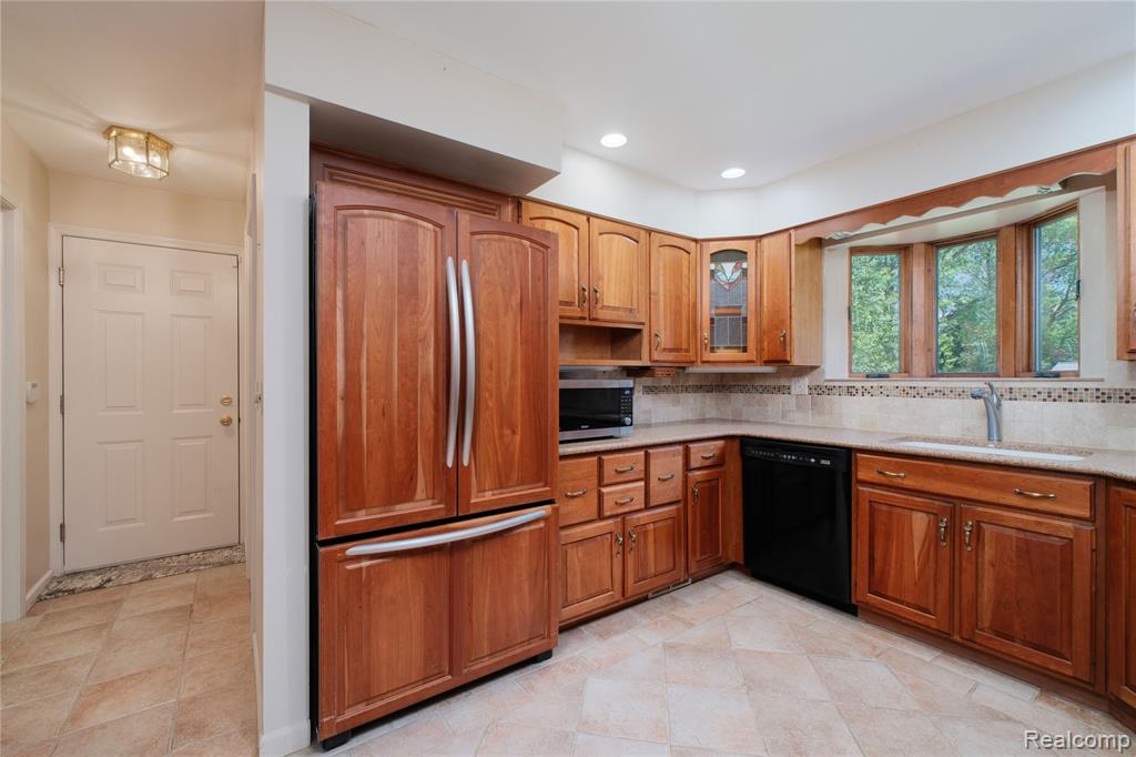 11050 Wealthy Lane Romeo, MI 48065 - Photo 17 of 53
