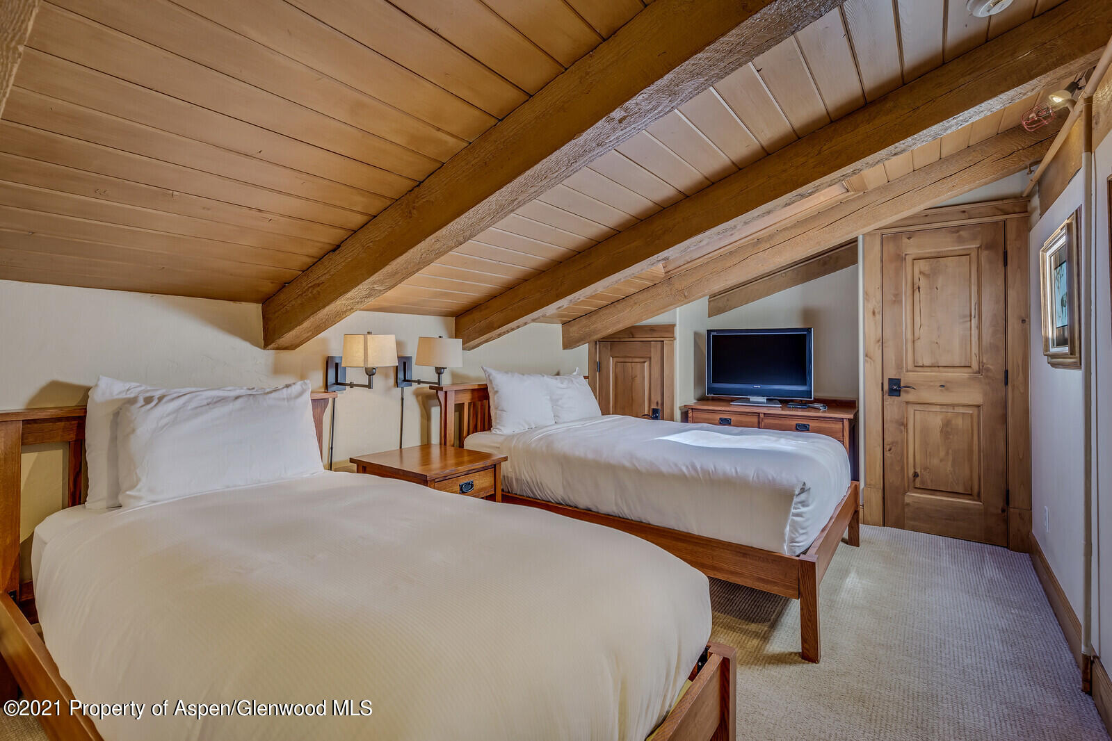 400 Wood Road, Unit 2302 Snowmass Village, CO 81615 - Photo 14 of 16 a bed room with a bed and a tv