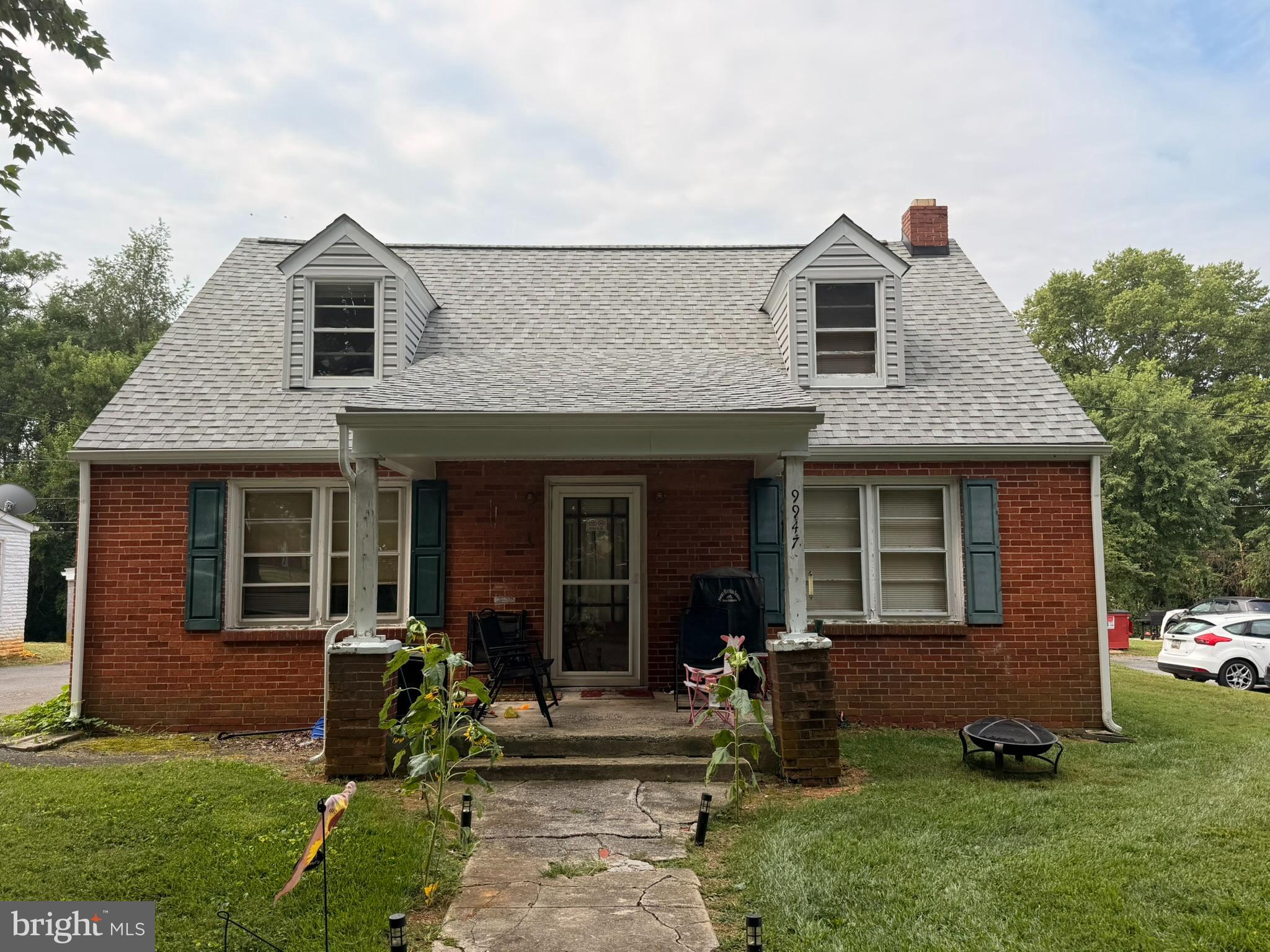 9947 Crossfield Road Hagerstown, MD 21740 - Photo 3 of 39 a front view of a house with a yard and porch