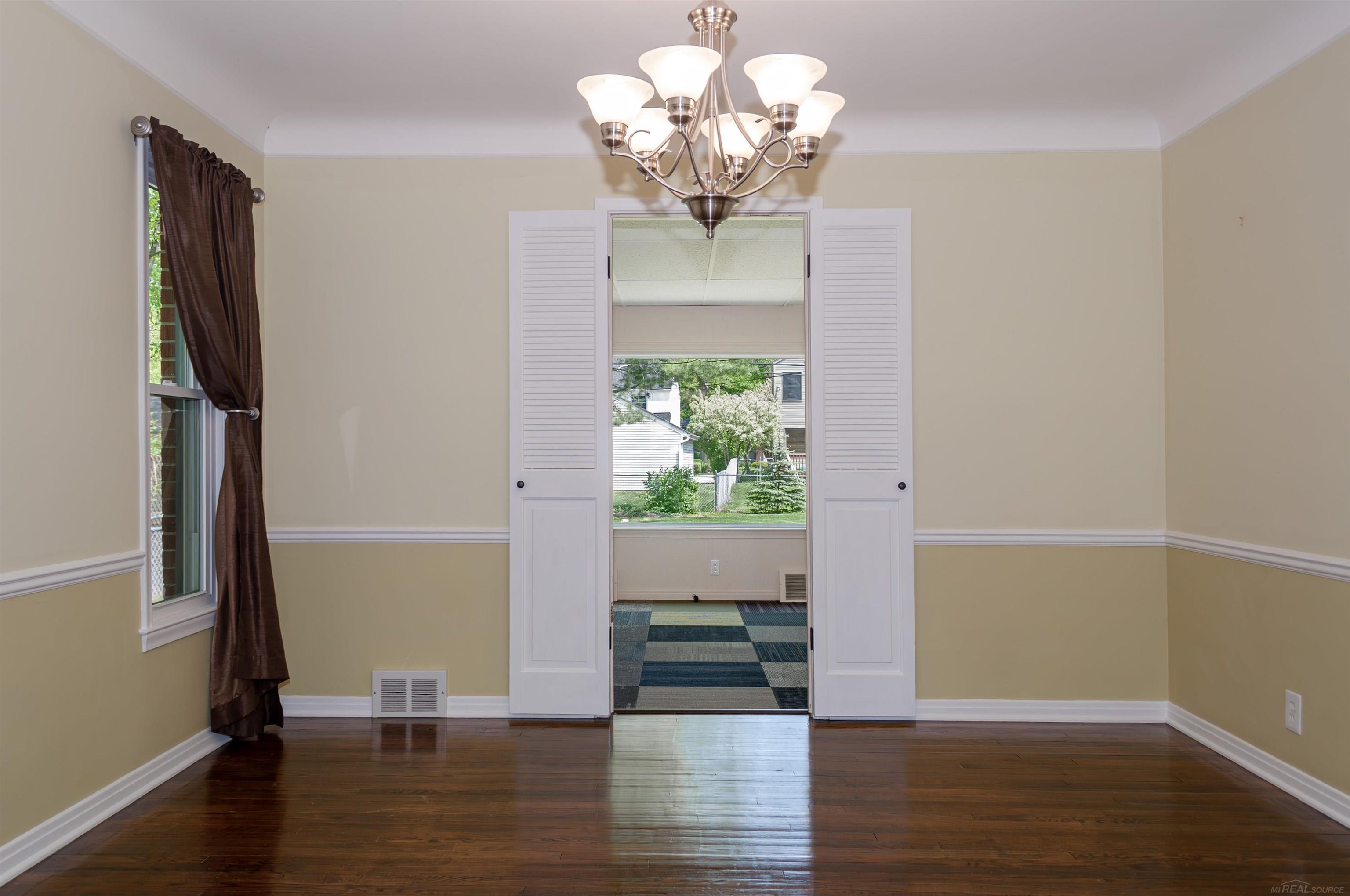 1772 Prestwick Road Grosse Pointe Woods, MI 48236 - Photo 10 of 58