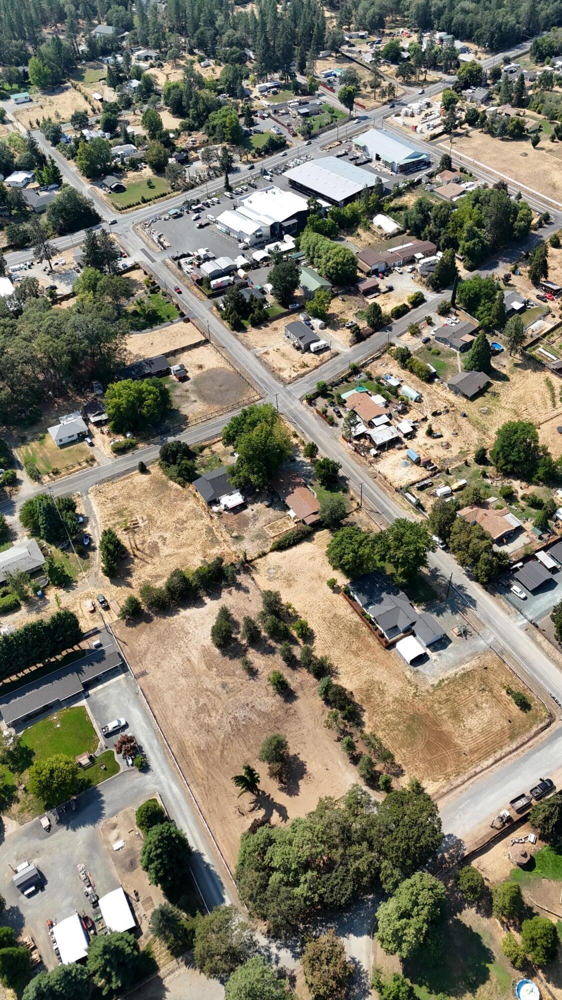 166 Dell Road Grants Pass, OR 97527 - Photo 13 of 16 dji_fly_20240728_160604_0053_17221264438