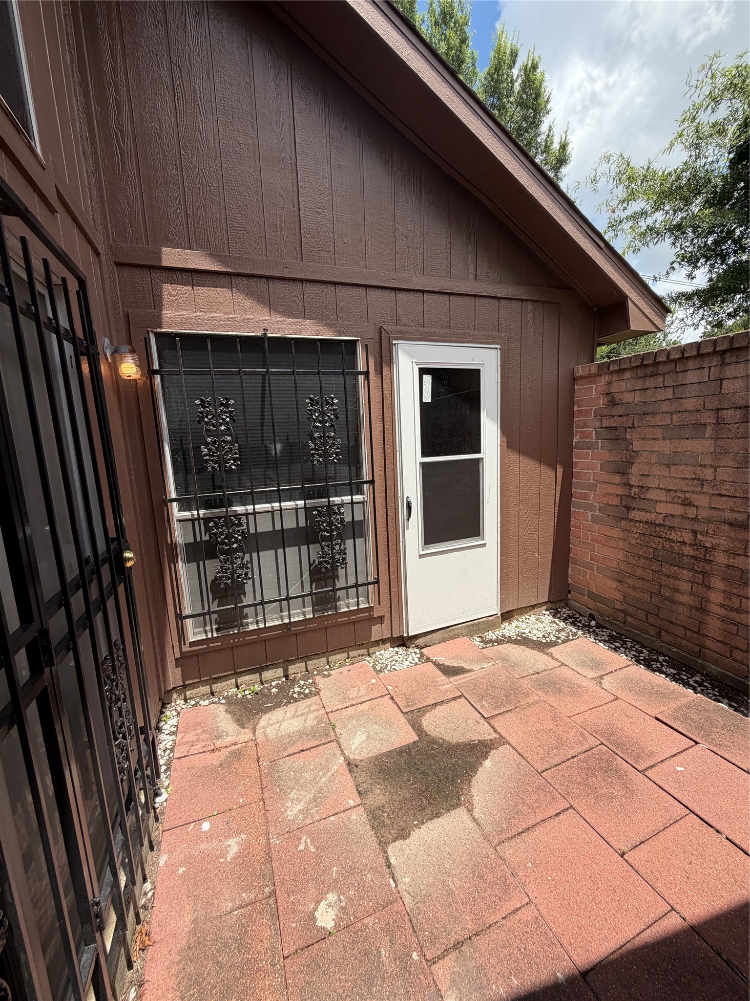 8662 Pearl Point Street Houston, TX 77044 - Photo 28 of 28 a view of backyard with porch