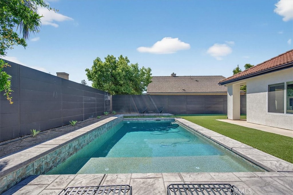 1555 Taylor Street Madera, CA 93637 - Photo 61 of 75 a view of a backyard with a sitting area