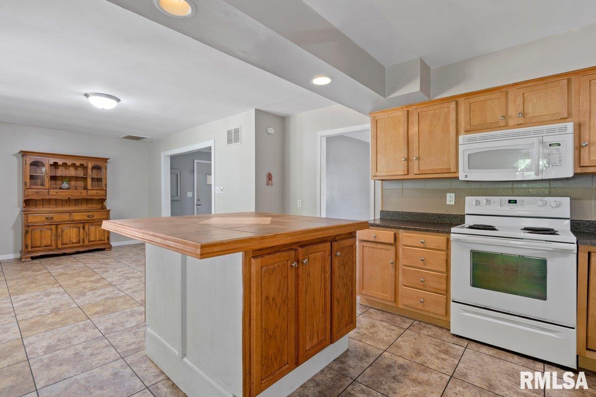 701 Diane Court Springfield, IL 62702 - Photo 11 of 33 Gallery Image 11