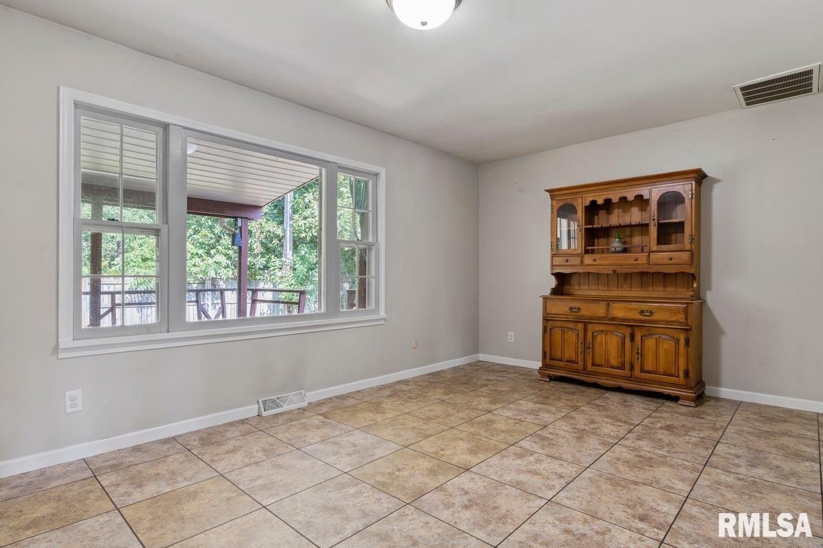 701 Diane Court Springfield, IL 62702 - Photo 12 of 33 Gallery Image 12