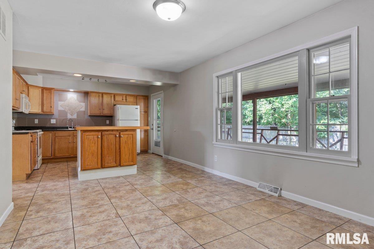 701 Diane Court Springfield, IL 62702 - Photo 13 of 33 Gallery Image 13