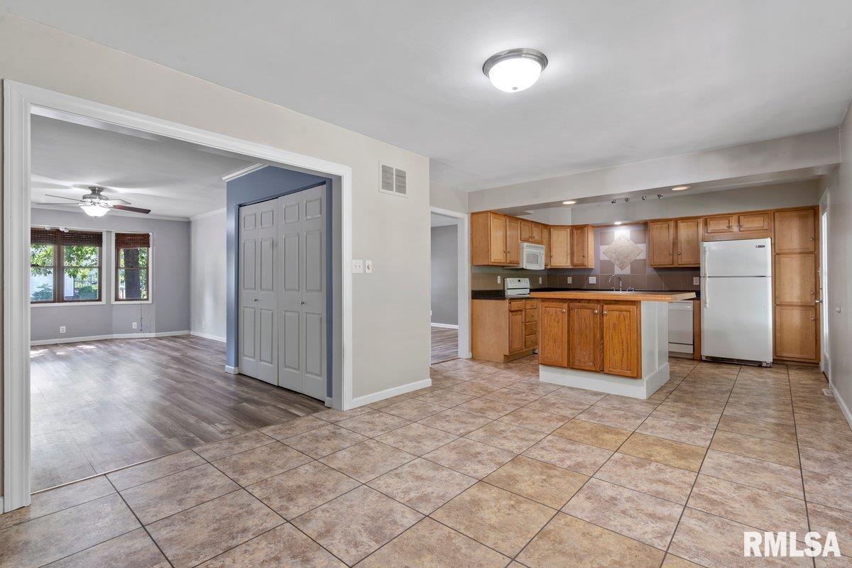701 Diane Court Springfield, IL 62702 - Photo 8 of 33 Gallery Image 8