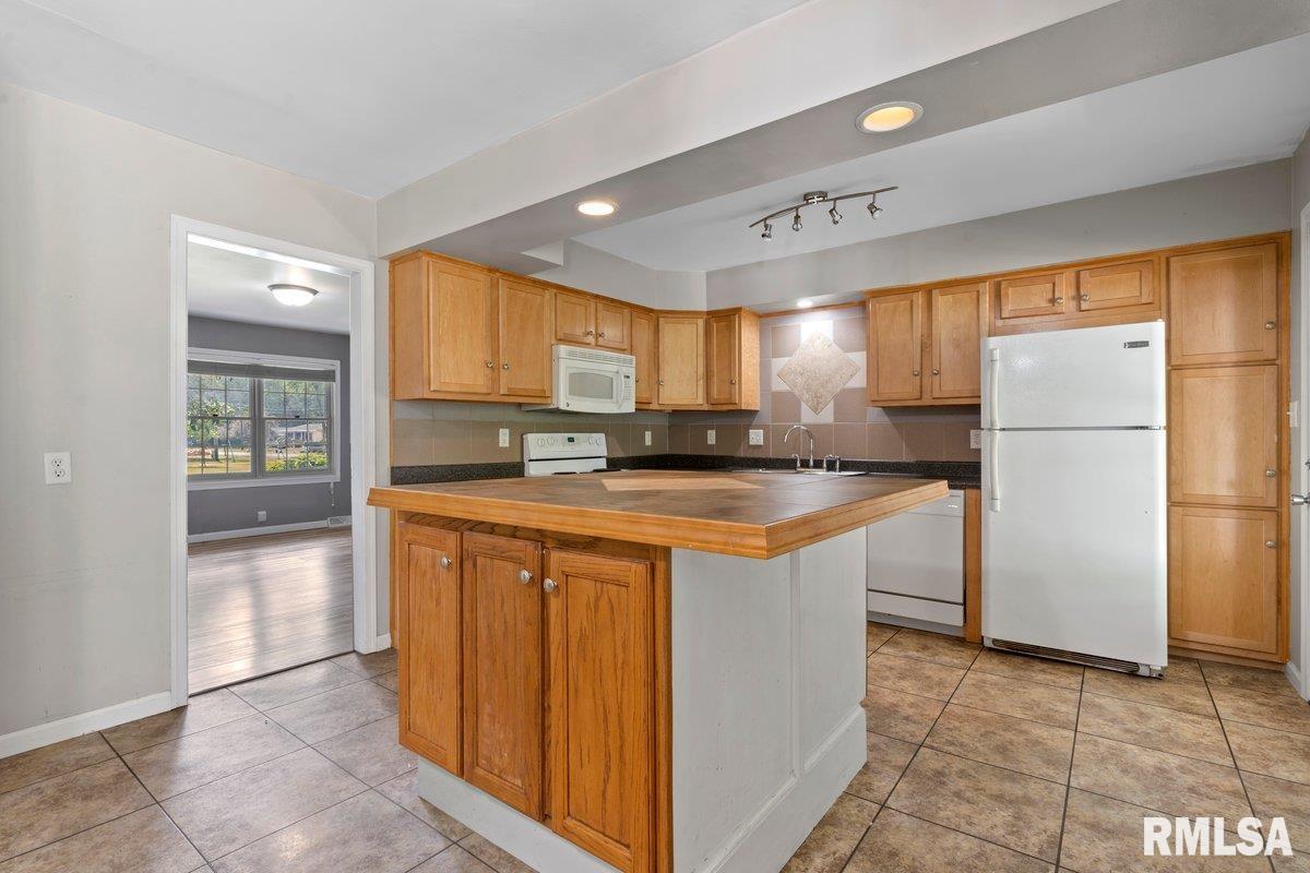 701 Diane Court Springfield, IL 62702 - Photo 9 of 33 Gallery Image 9