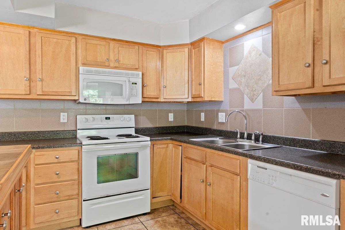 701 Diane Court Springfield, IL 62702 - Photo 10 of 33 Gallery Image 10