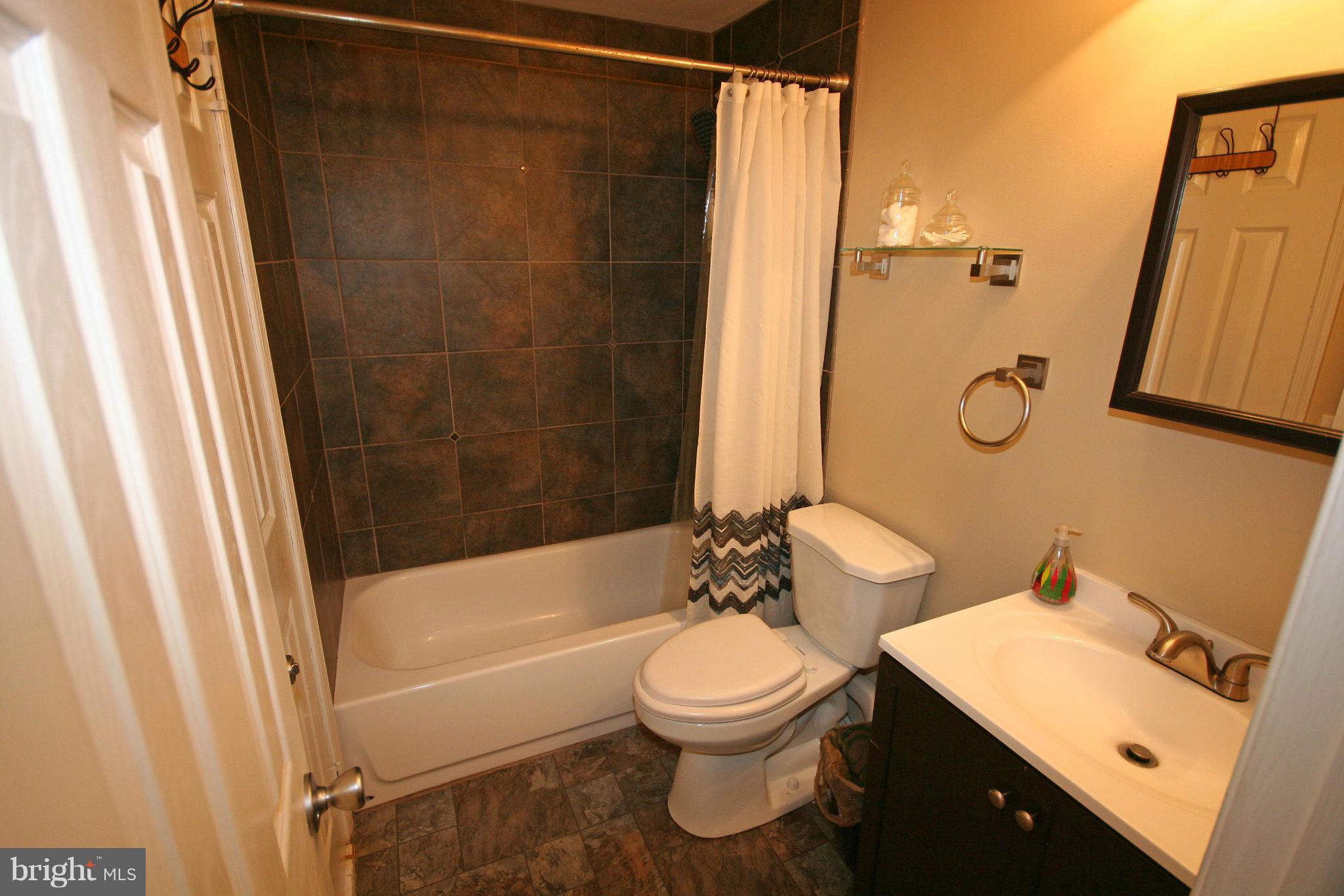 1632 Colonial Way Frederick, MD 21702 - Photo 16 of 28 Bath