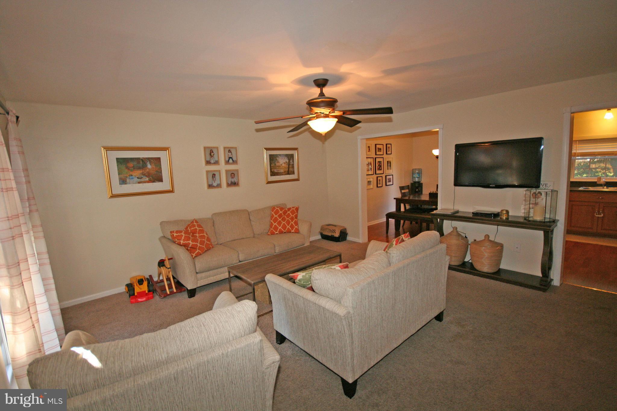 1632 Colonial Way Frederick, MD 21702 - Photo 8 of 28 Living Room